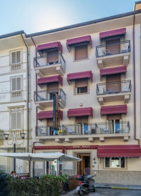 Отель Hotel Dolly  Виареджо